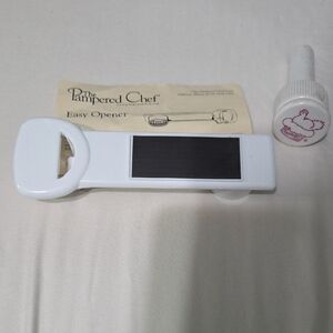 The Pampered Chef White Easy Opener with Cap Tool